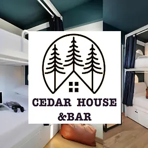 Cedar House Хостел